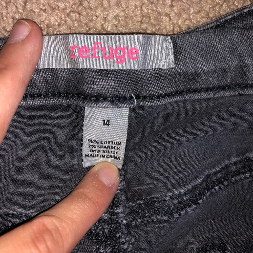 Shorts - Picture 3 of 3